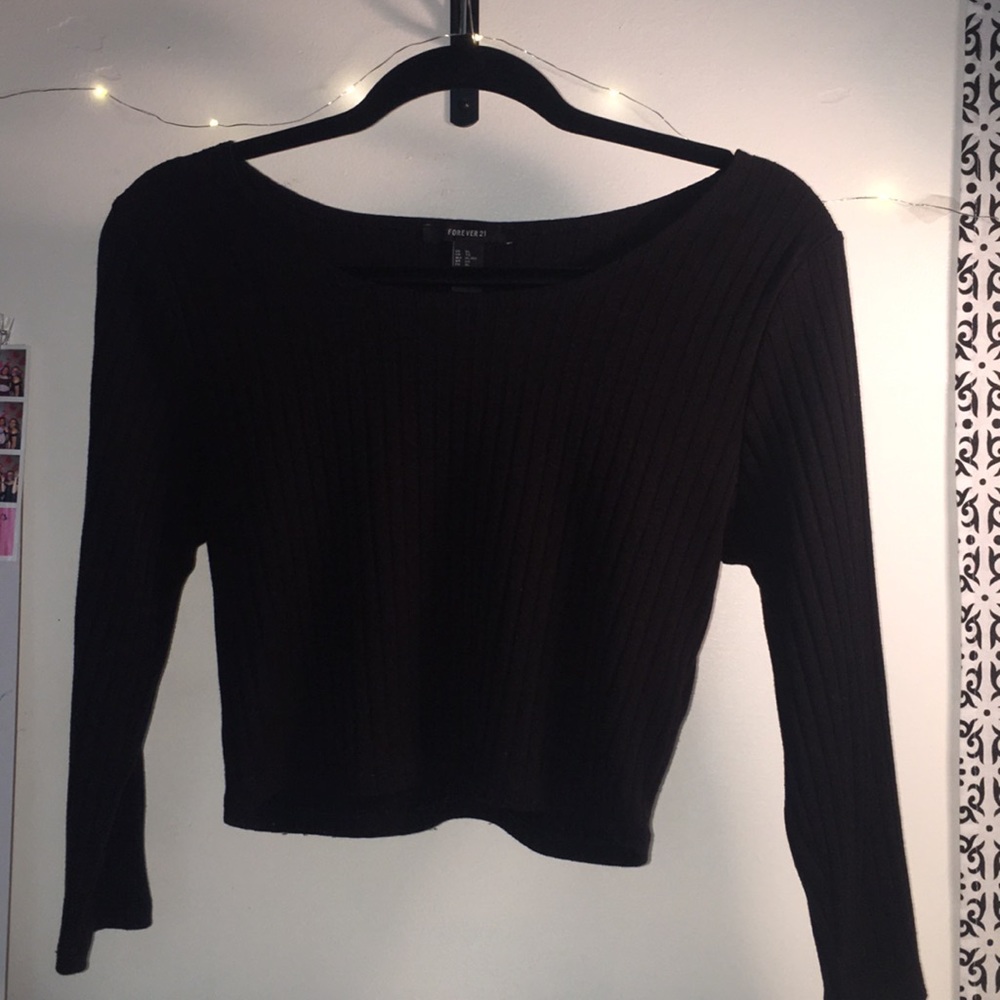 Forever 21 black knit cropped long sleeve shirt